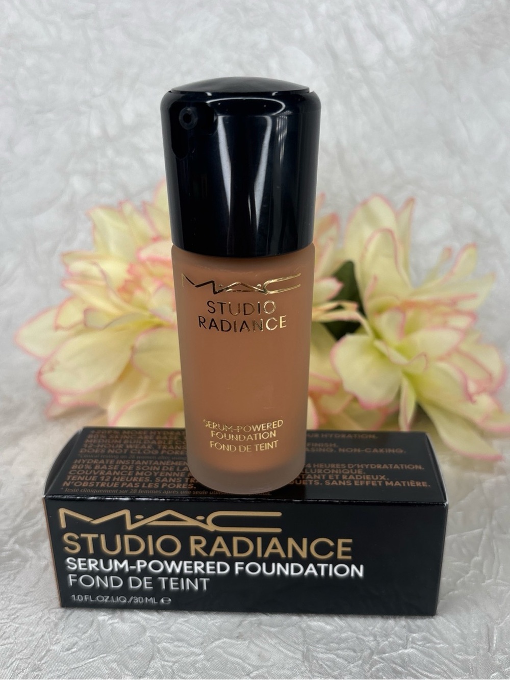 MAC NW40 Studio Radiance Serum Powered Foundation - 1oz New In Box